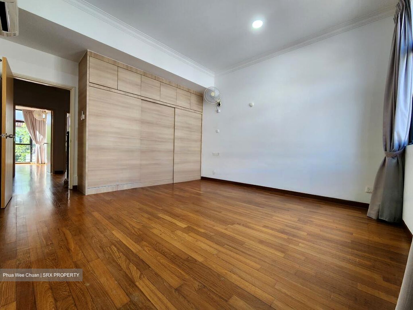 King's Road (D10), Terrace #458852771